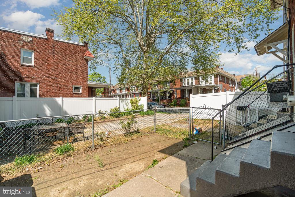 516 Radnor St