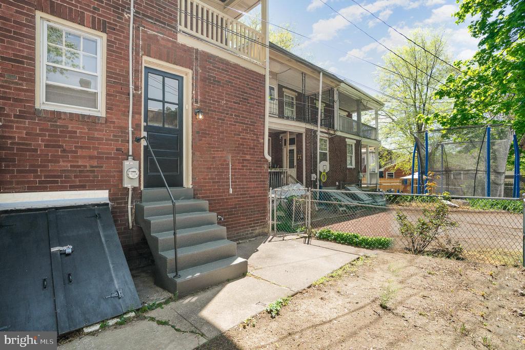 516 Radnor St