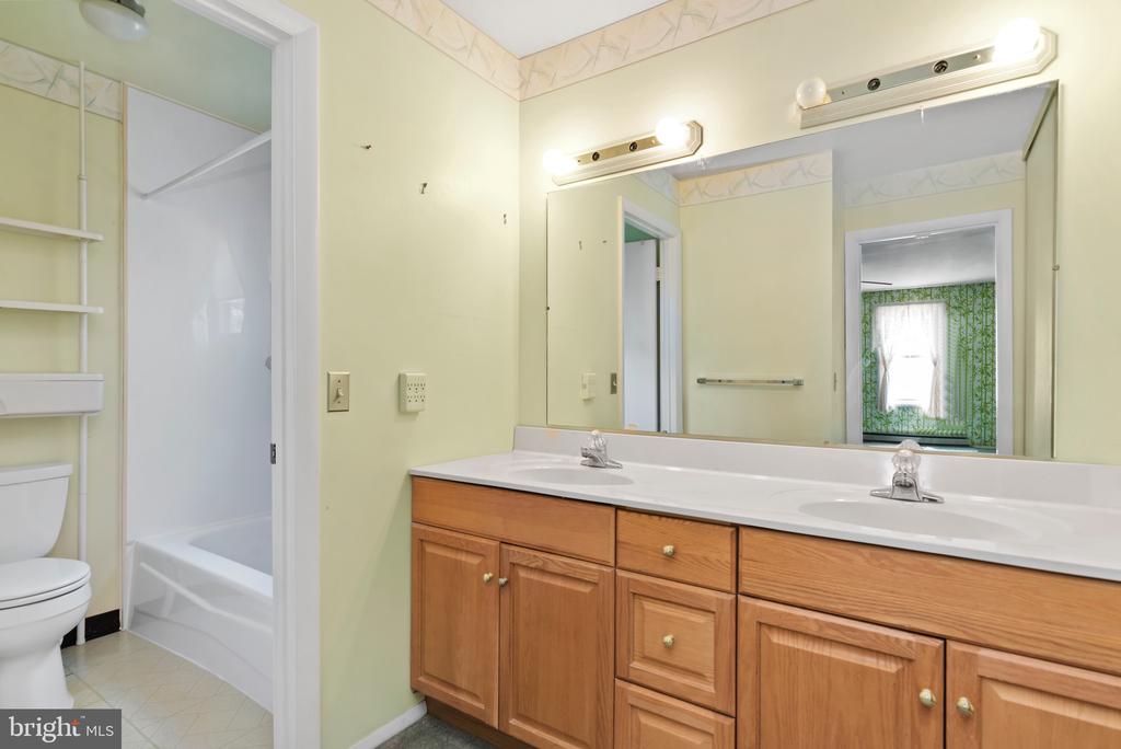 4830 Sweetbrier Ter