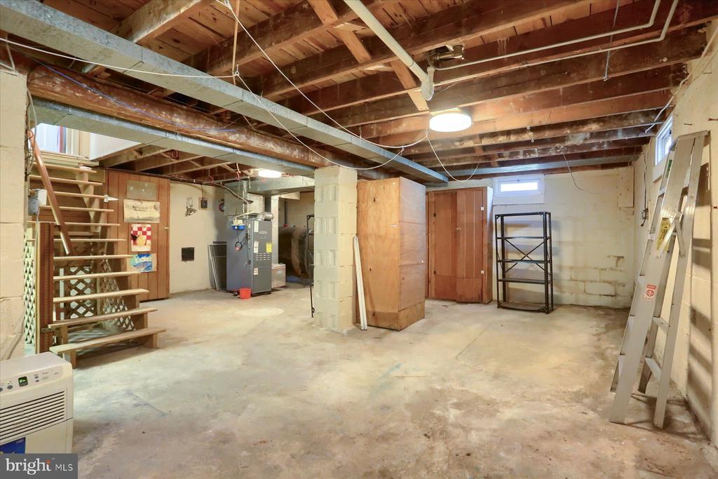223 Earl Ave