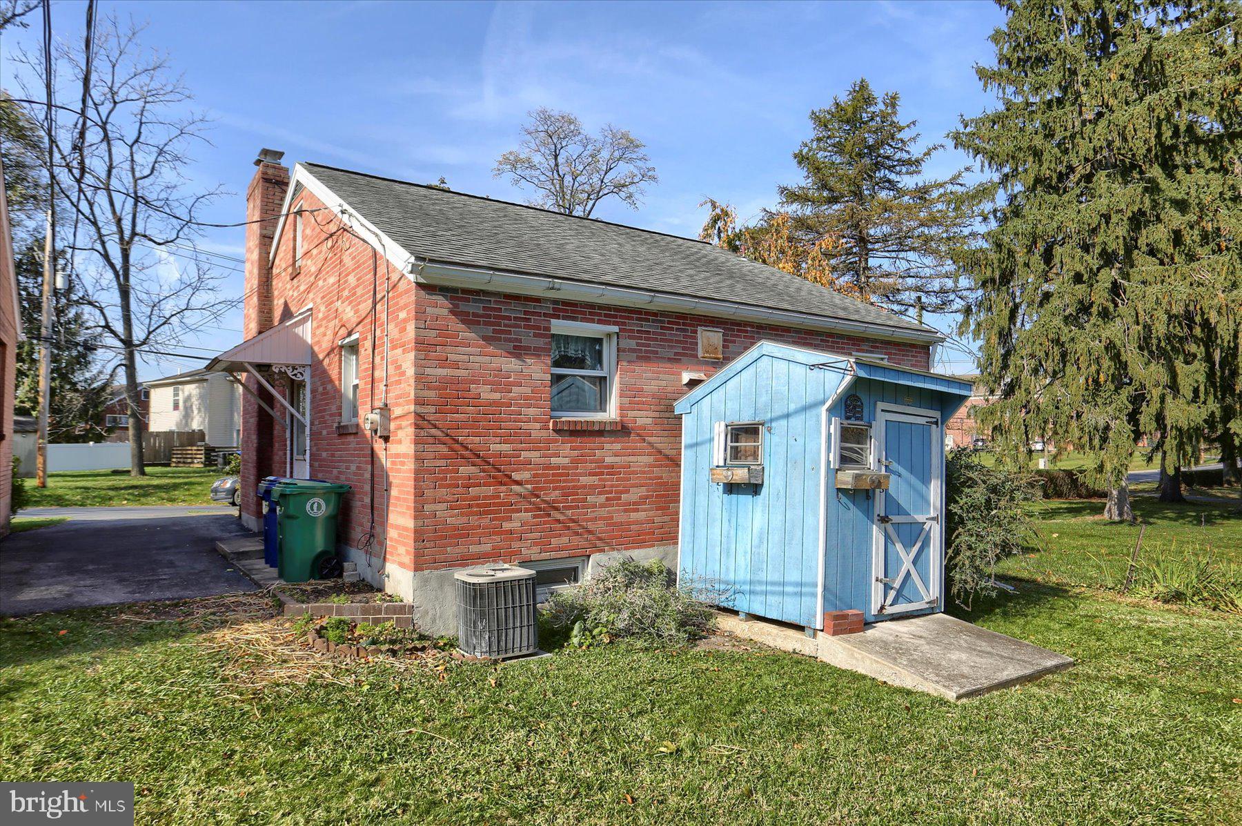 223 Earl Ave