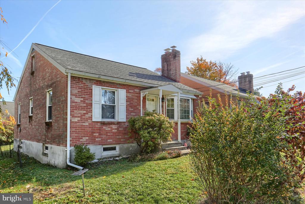 223 Earl Ave