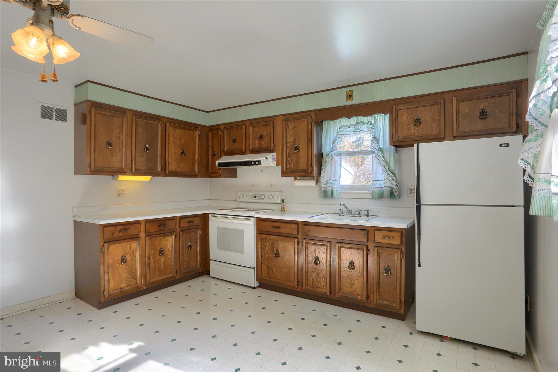 223 Earl Ave