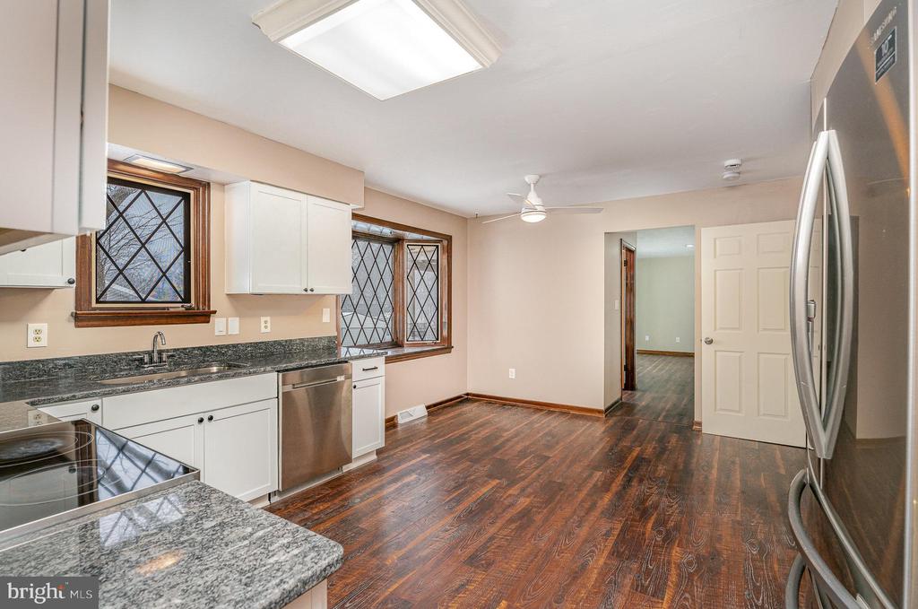 8 Mayapple Dr