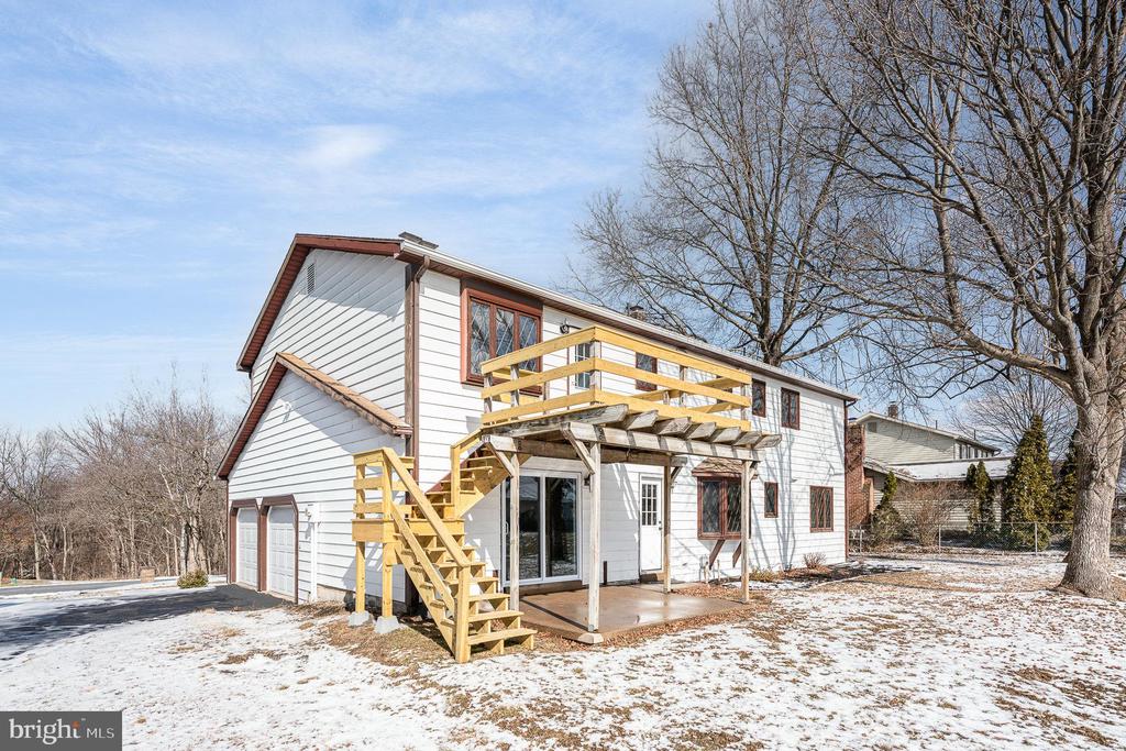 8 Mayapple Dr
