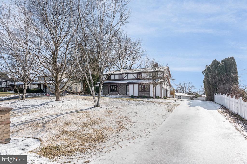 8 Mayapple Dr