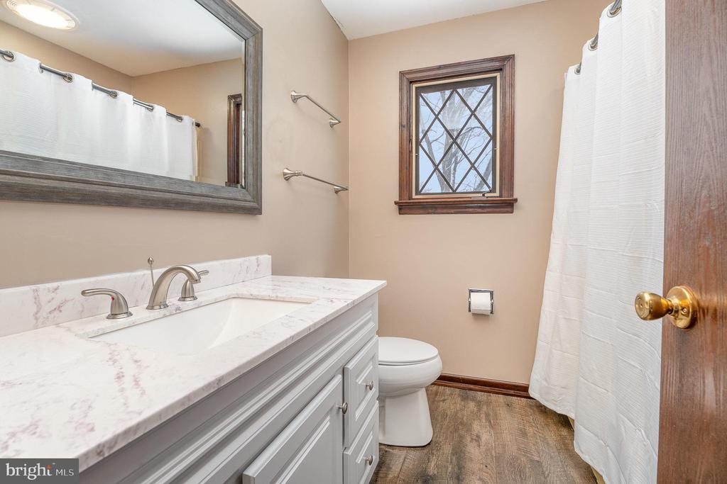 8 Mayapple Dr