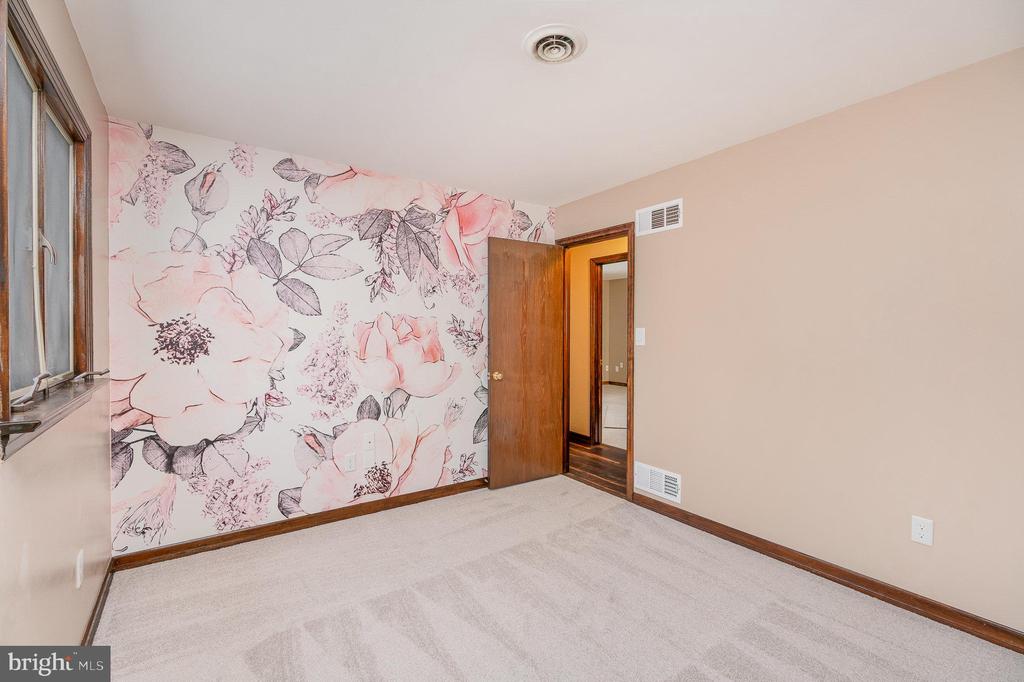 8 Mayapple Dr