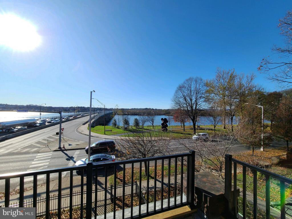 901 N FRONT ST #2F