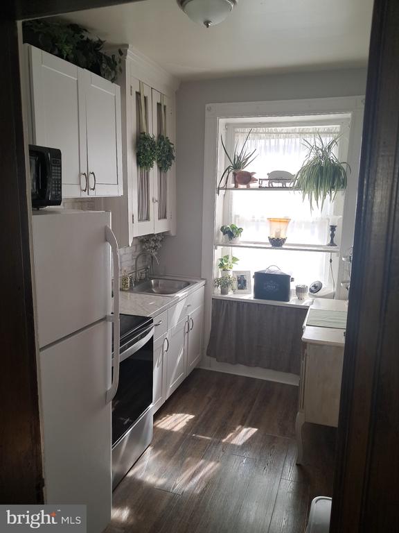 901 N FRONT ST #2F