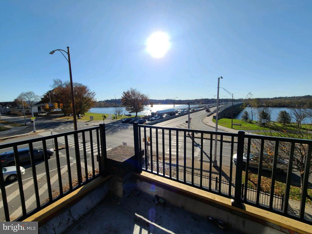 901 N FRONT ST #2F