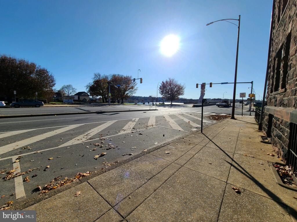 901 N FRONT ST #2F