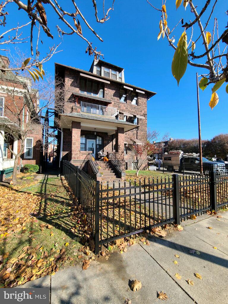 901 N FRONT ST #2F