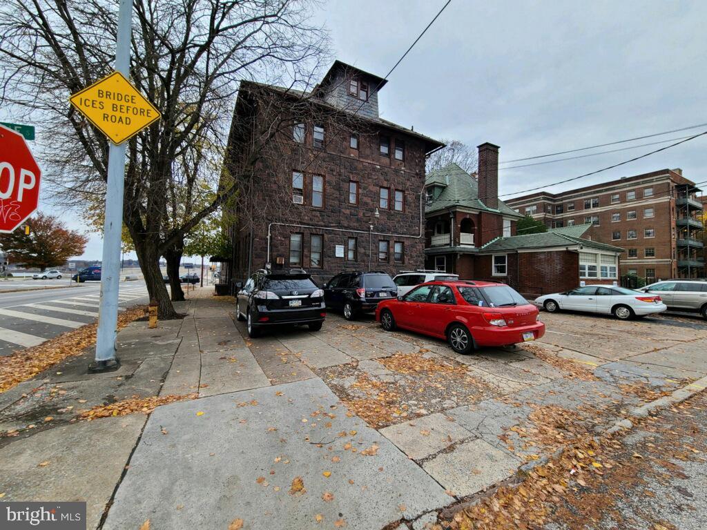 901 N FRONT ST #2F