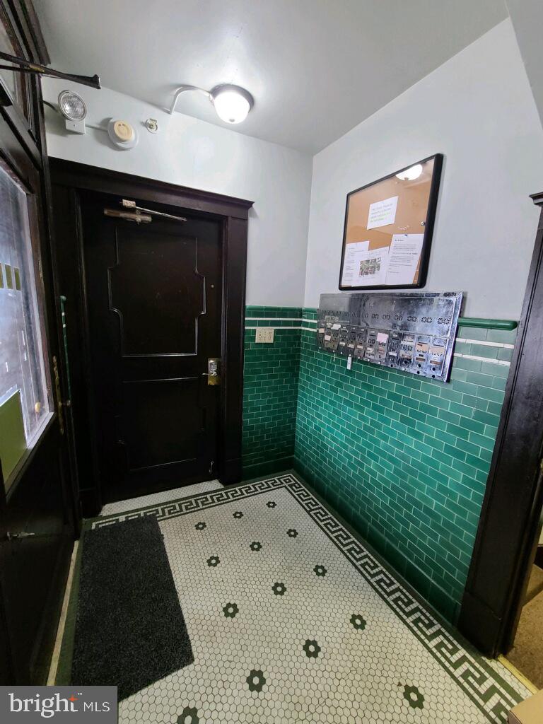 901 N FRONT ST #2F