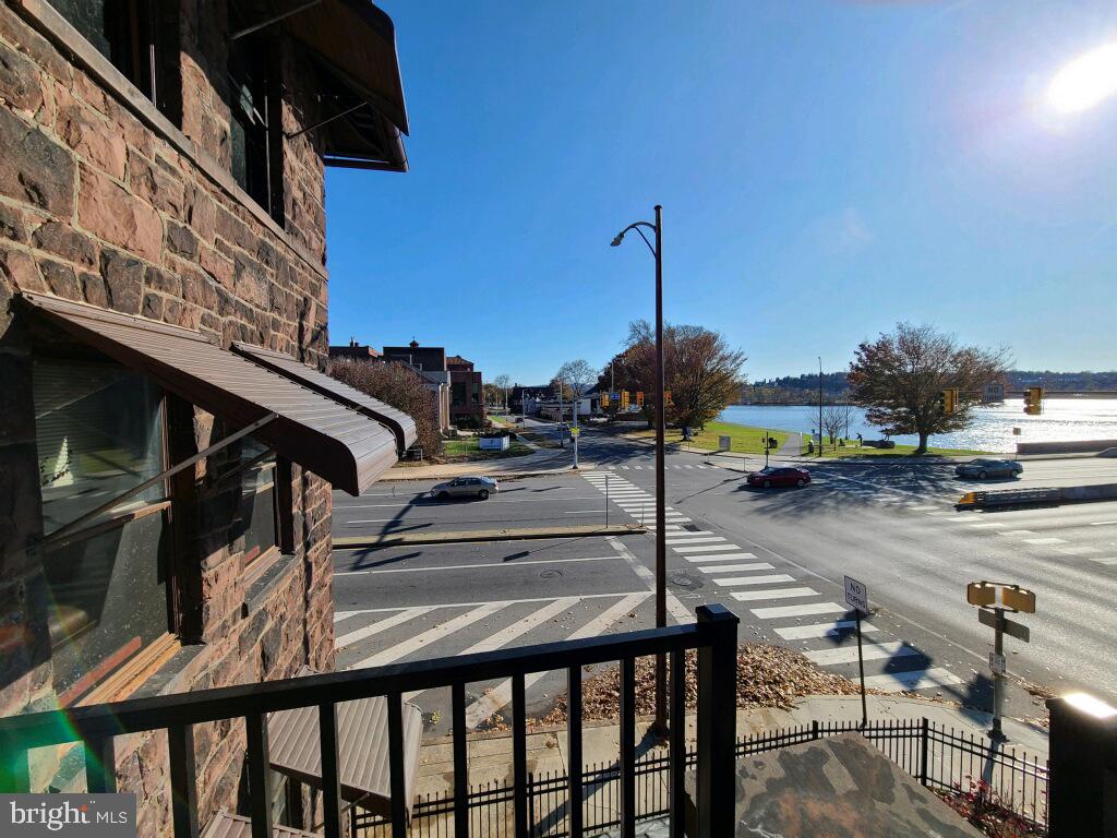901 N FRONT ST #2F