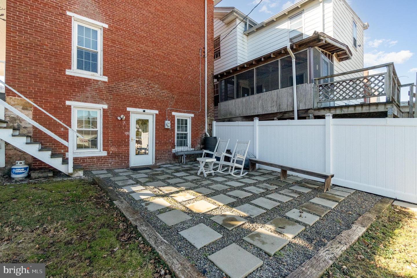228 W Market St