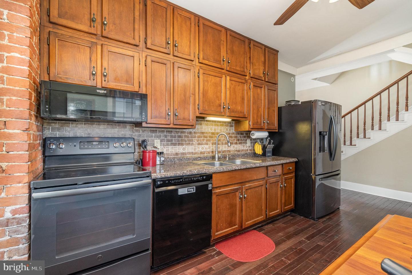 228 W Market St