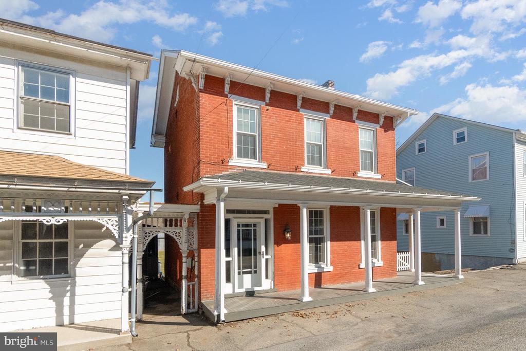 228 W Market St