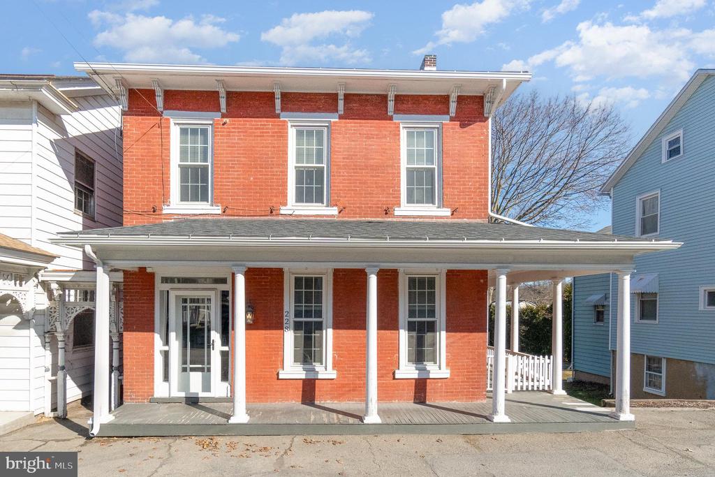 228 W Market St