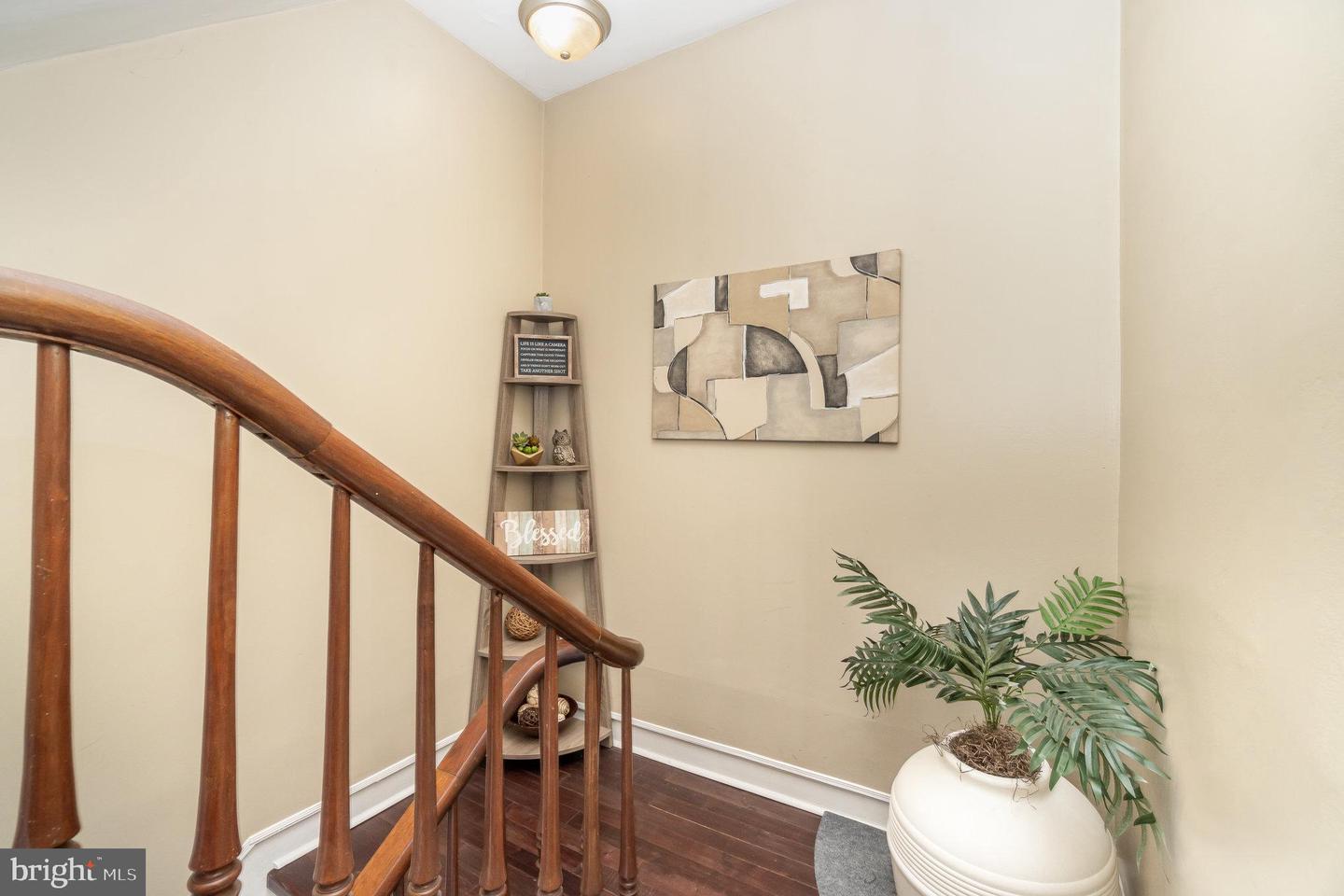 228 W Market St