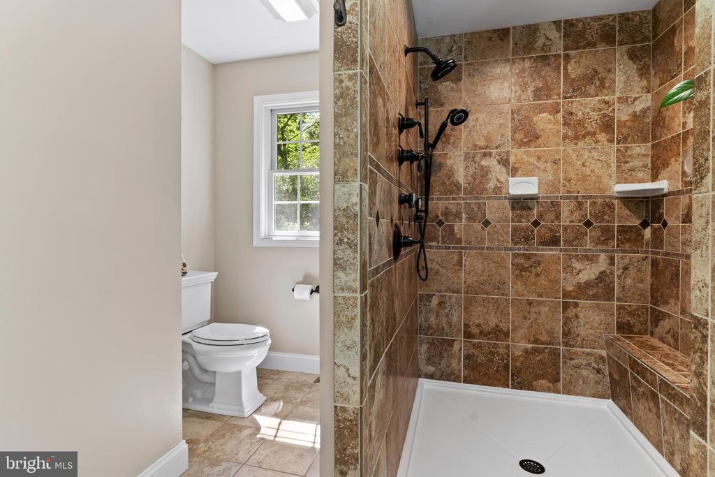 1760 White Oak Cir