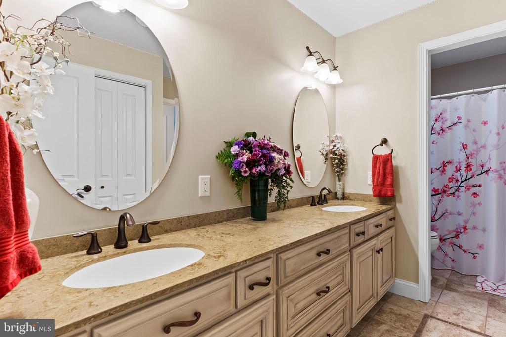 1760 White Oak Cir