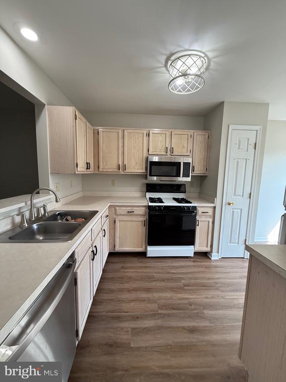 1904 DAYBREAK CIR
