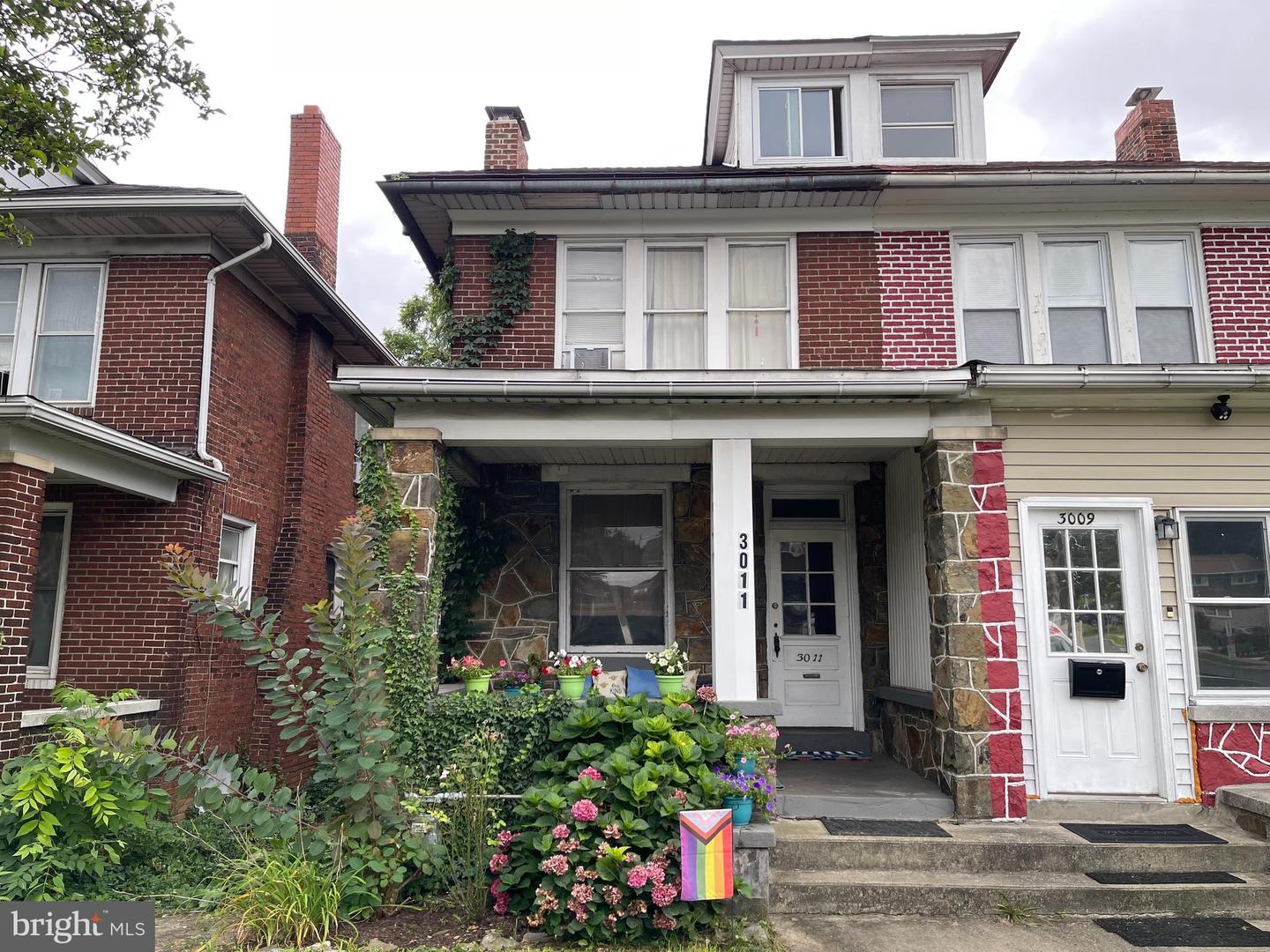 3011 Derry St