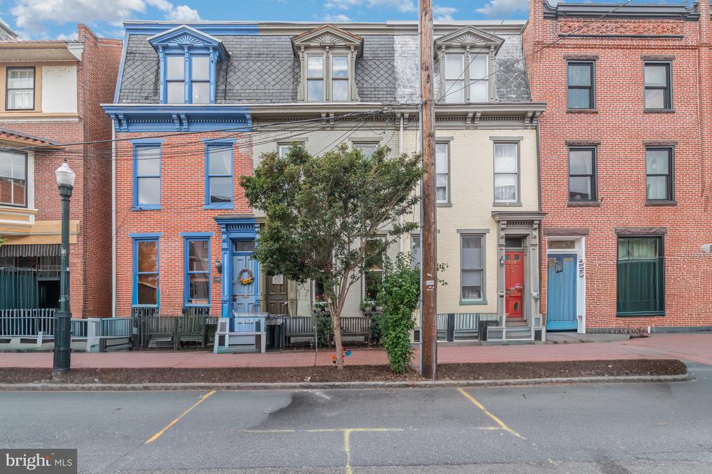 1112 GREEN STREET