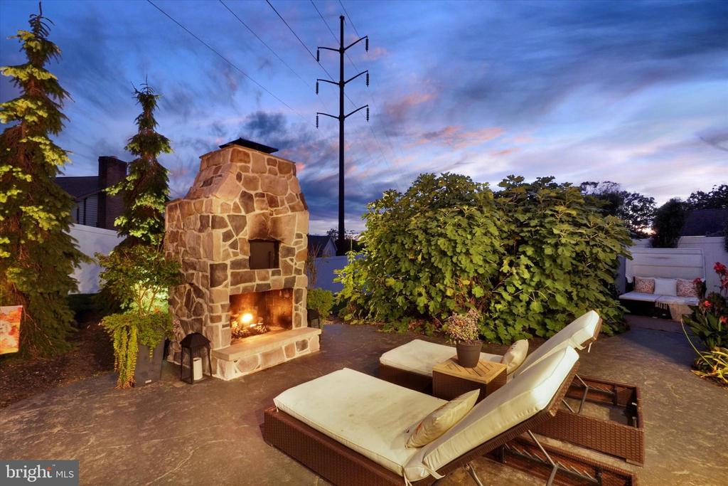 1607 CHURCHILL ROAD