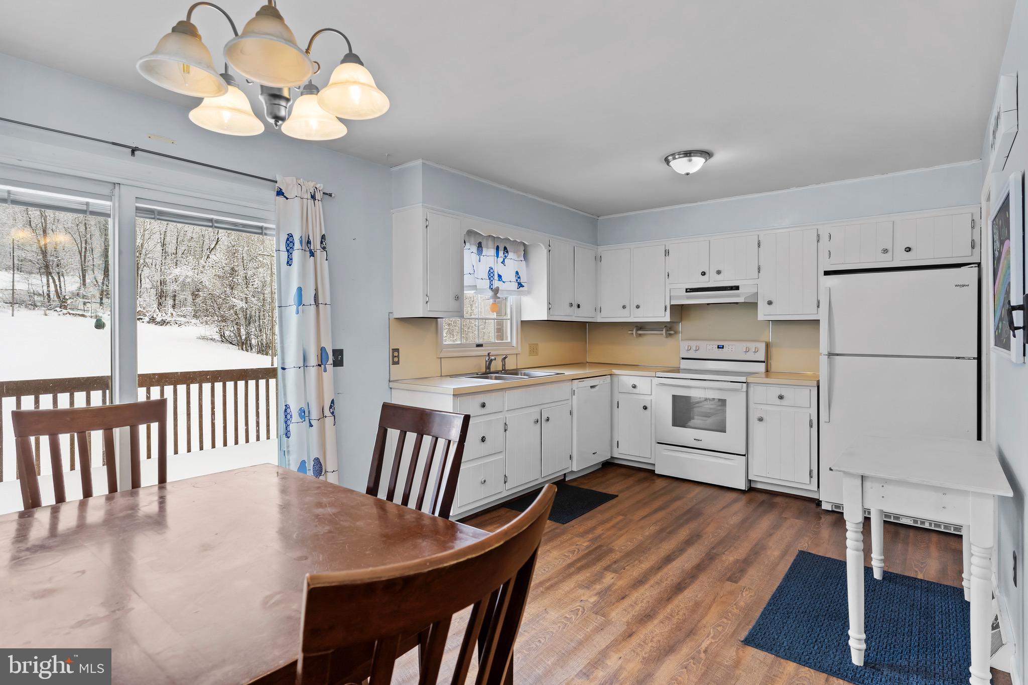 206 SCHOOLHOUSE LANE