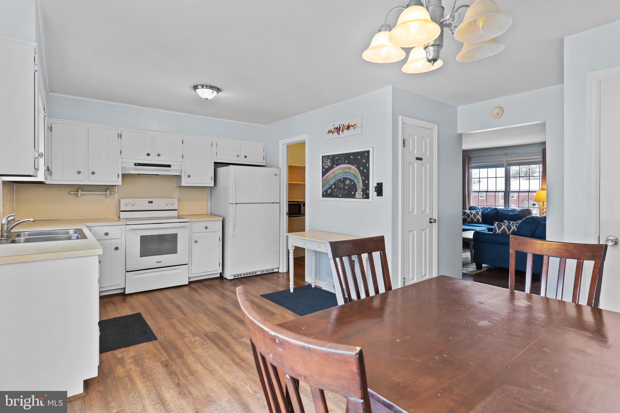 206 SCHOOLHOUSE LANE