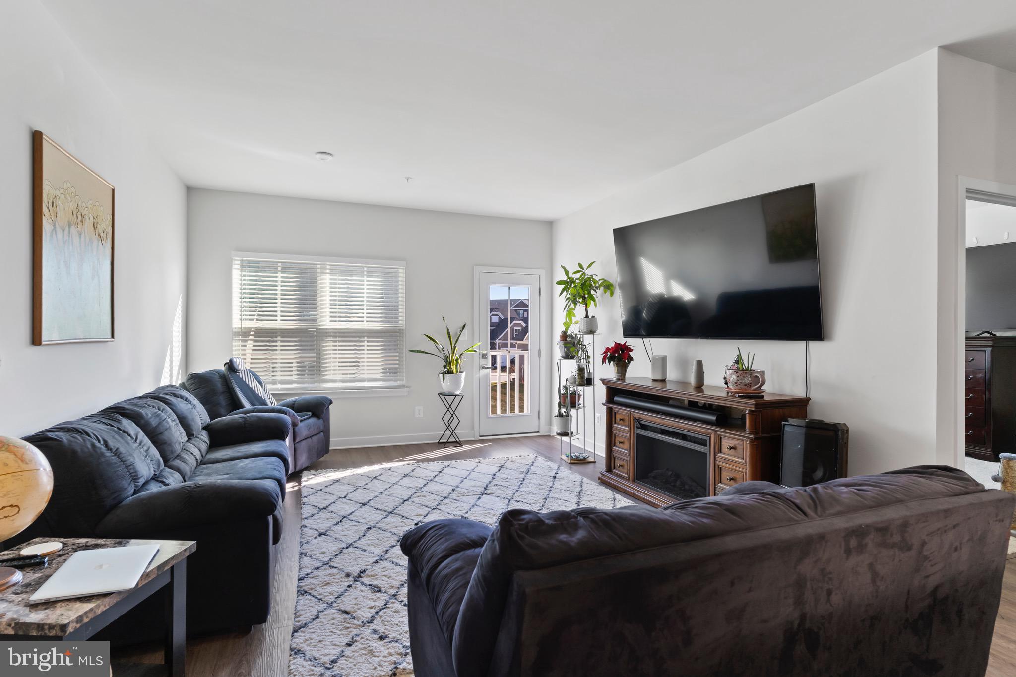 2229 CAROLINE LANE