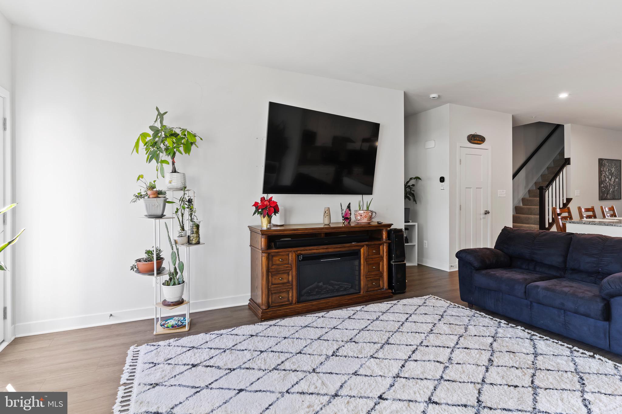 2229 CAROLINE LANE