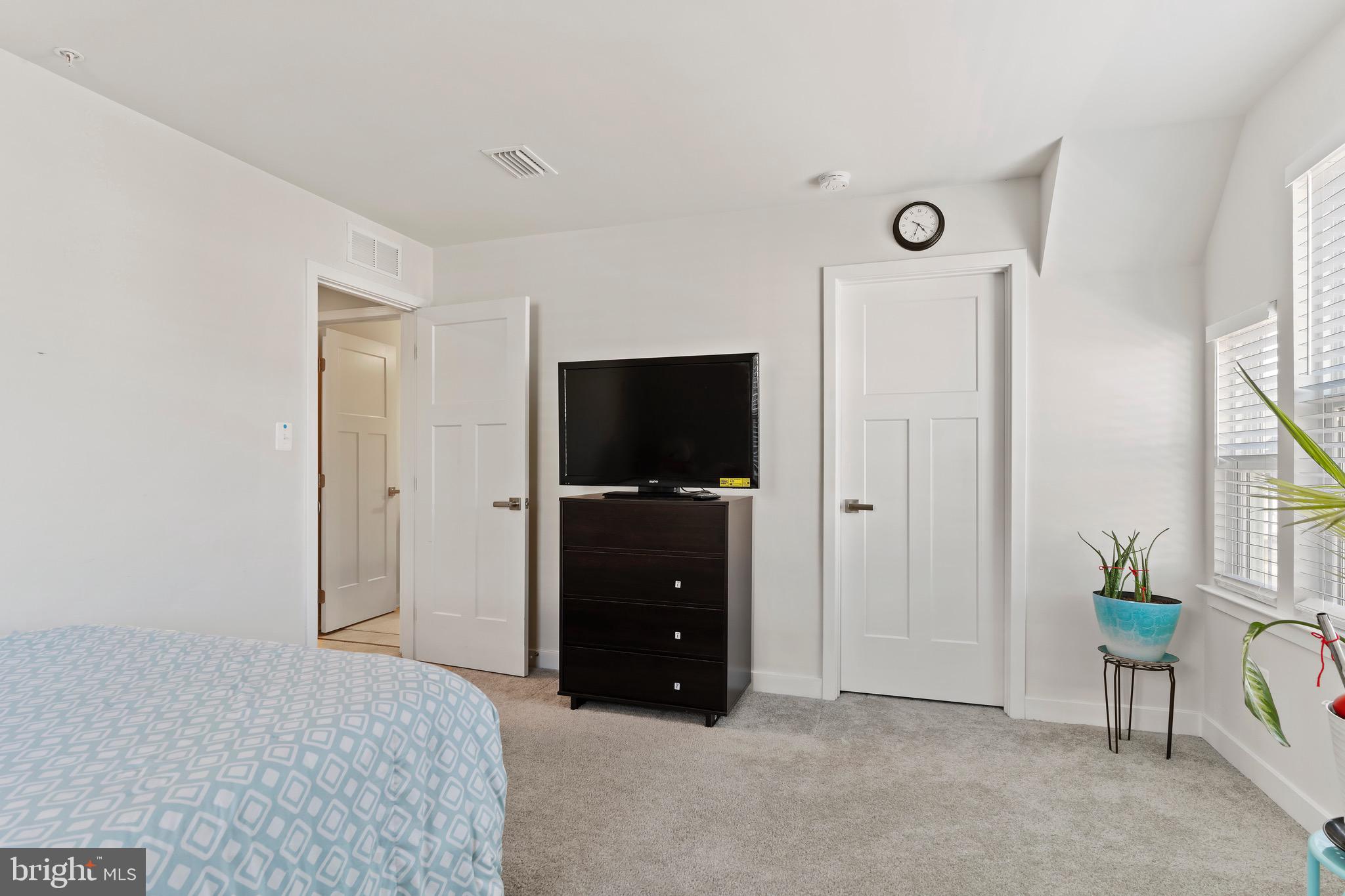 2229 CAROLINE LANE