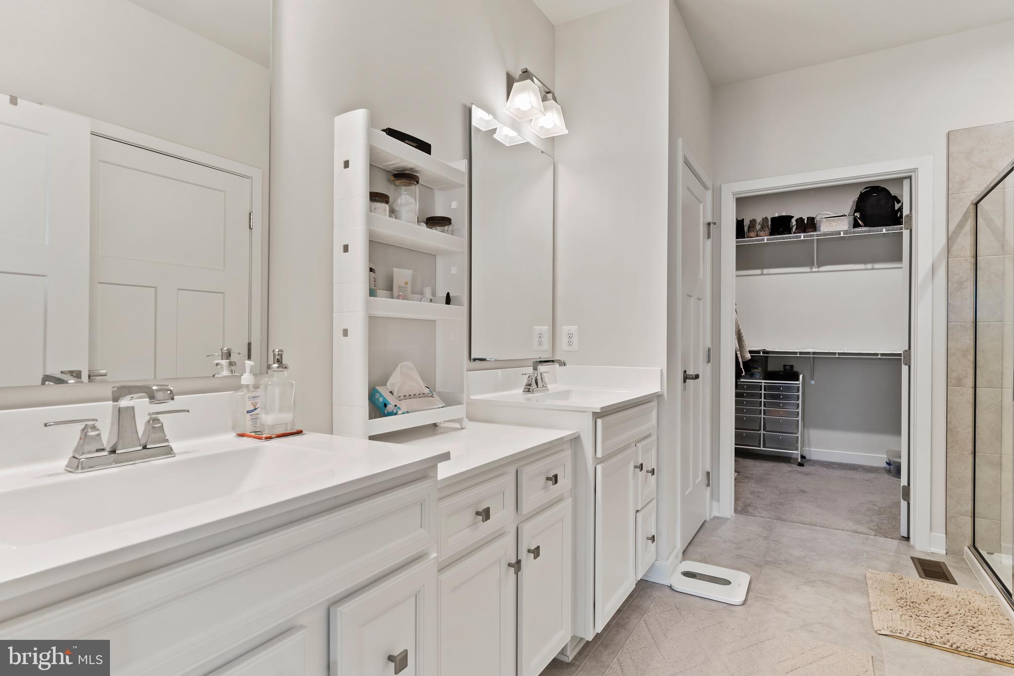 2229 CAROLINE LANE