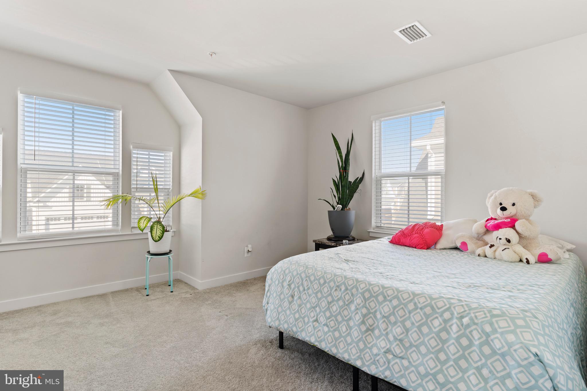 2229 CAROLINE LANE