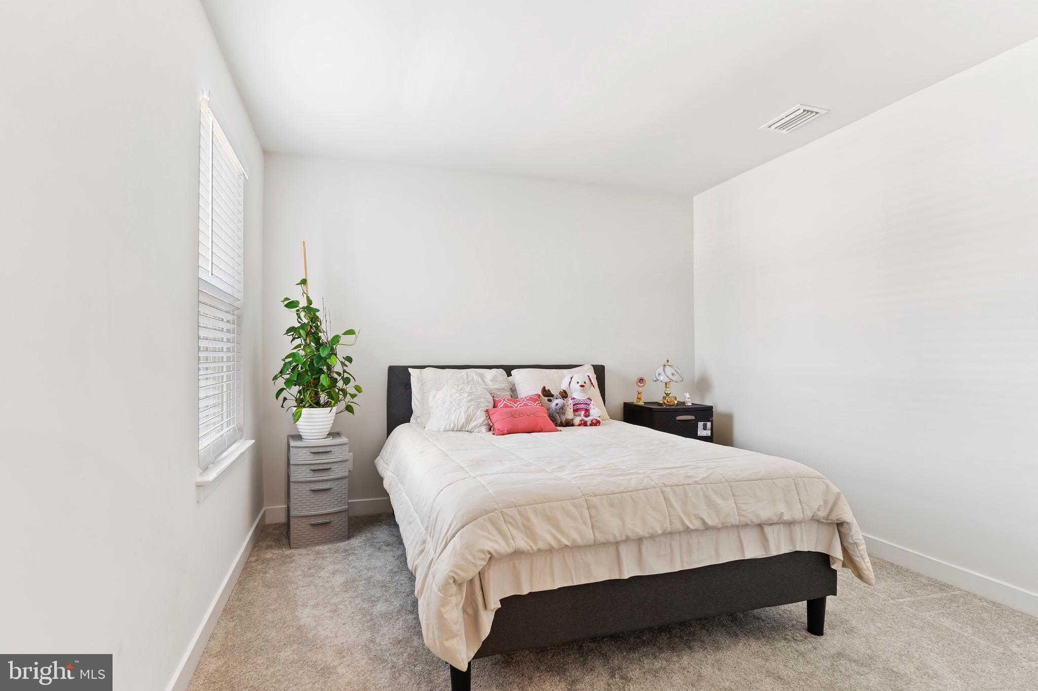 2229 CAROLINE LANE