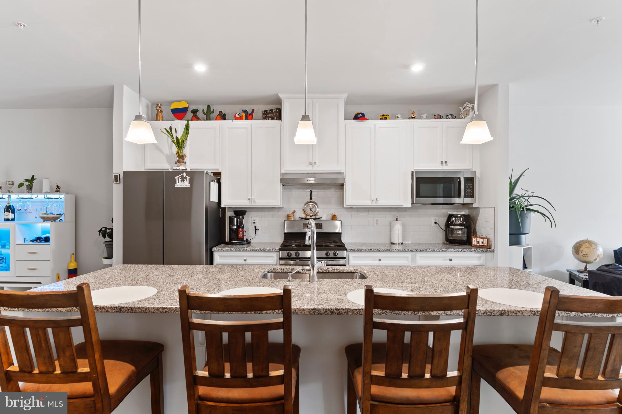 2229 CAROLINE LANE