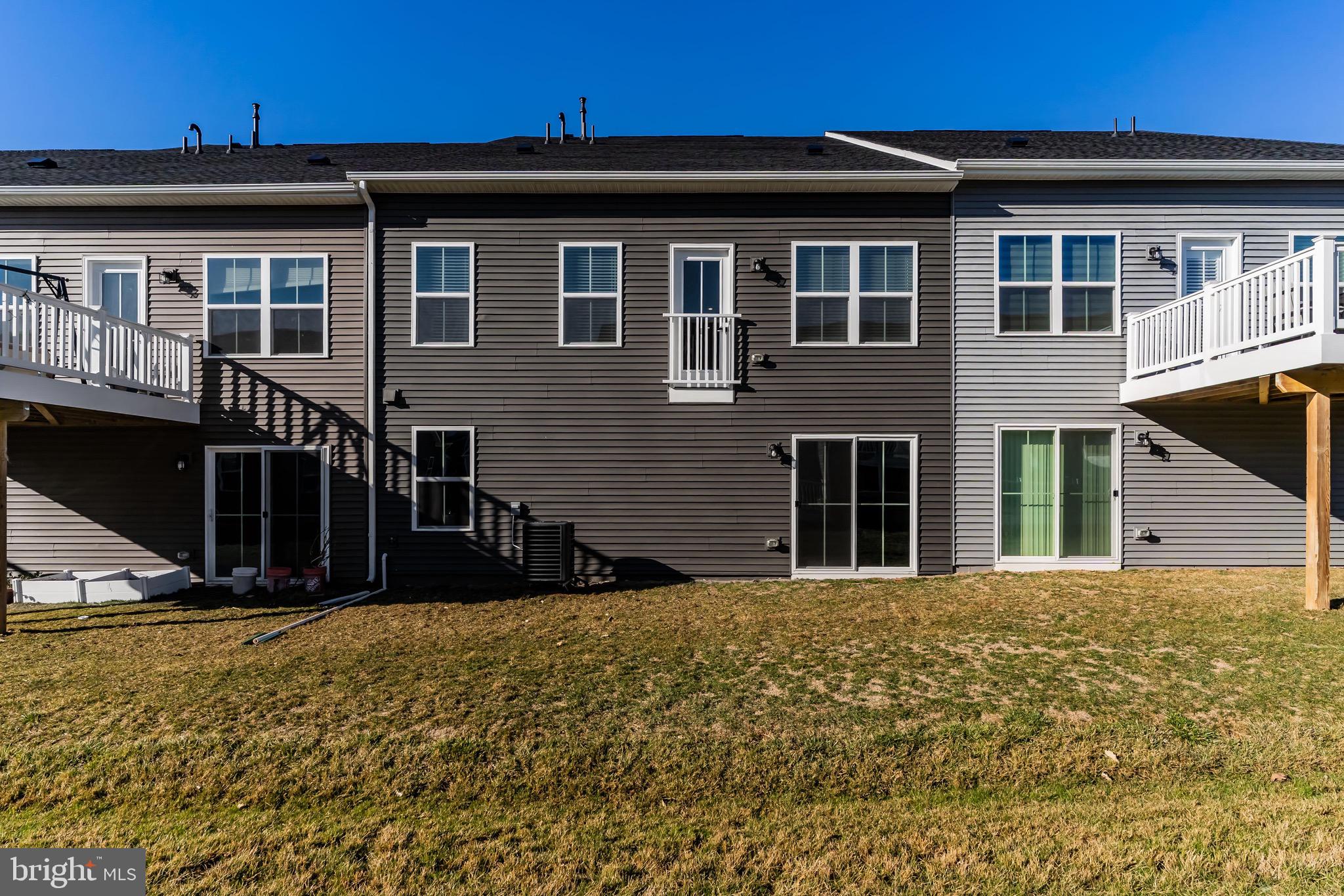 2229 CAROLINE LANE