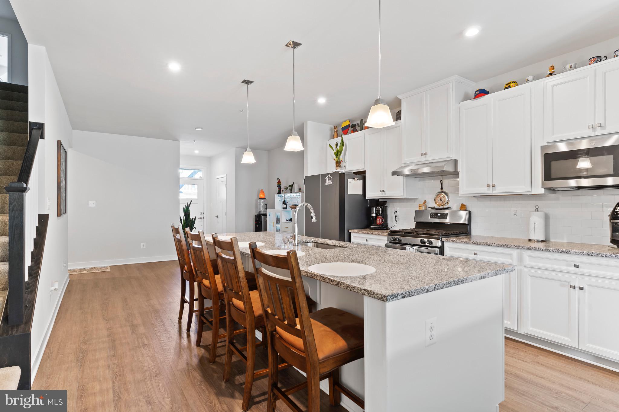 2229 CAROLINE LANE