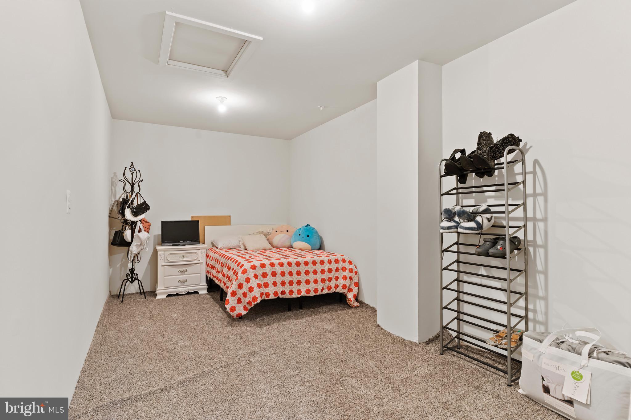 2229 CAROLINE LANE