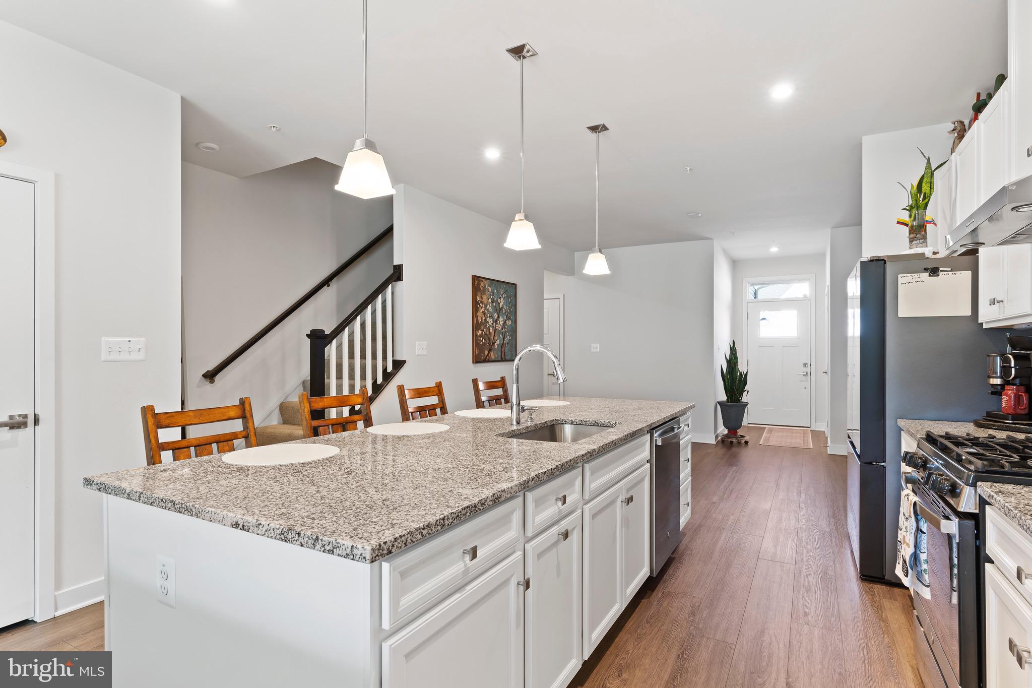 2229 CAROLINE LANE