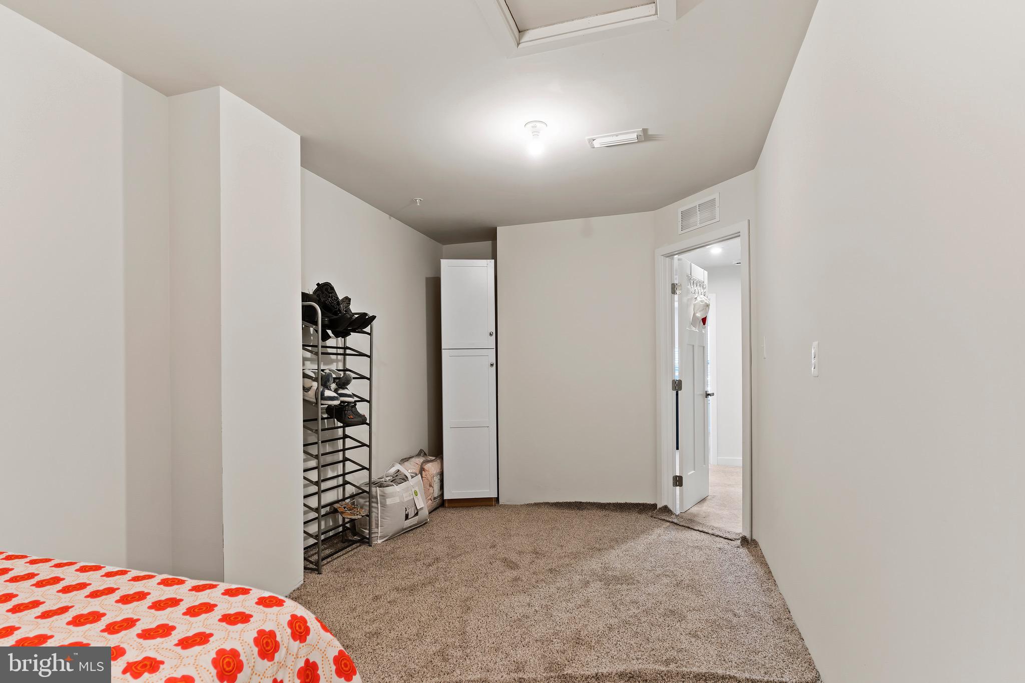 2229 CAROLINE LANE