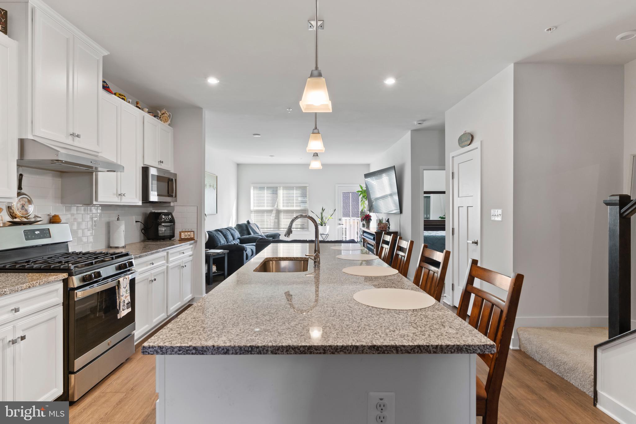 2229 CAROLINE LANE
