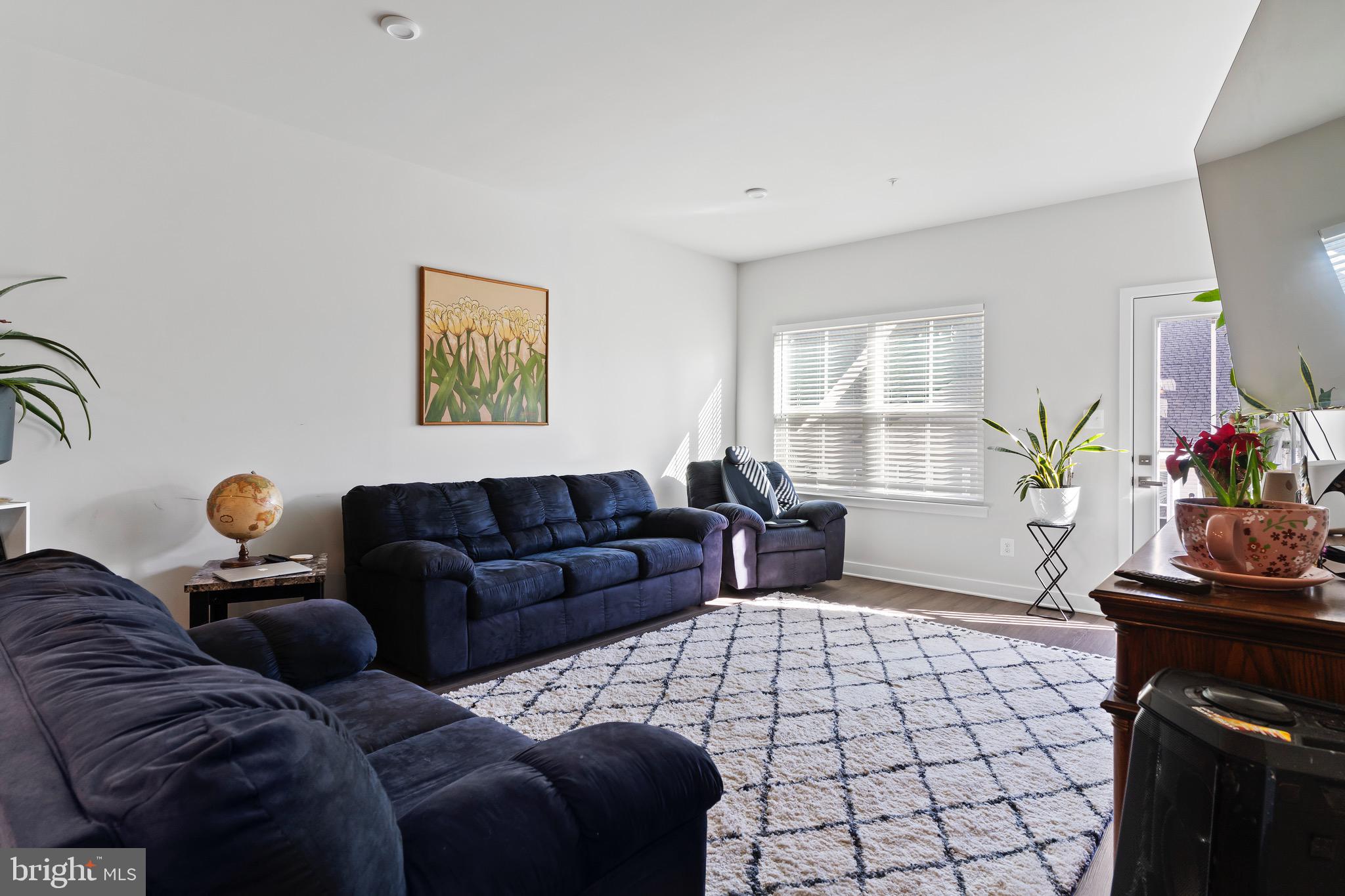 2229 CAROLINE LANE