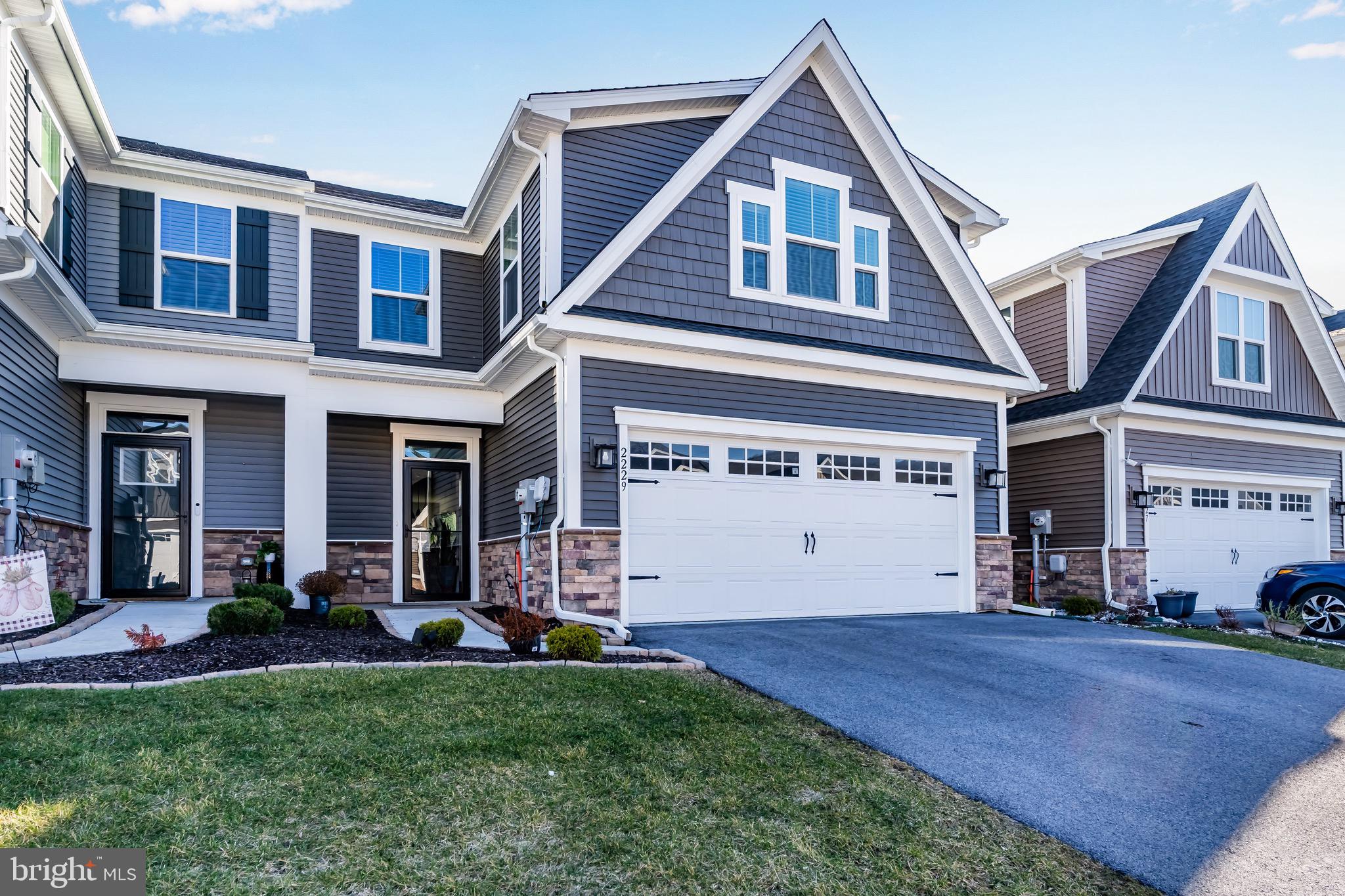 2229 CAROLINE LANE