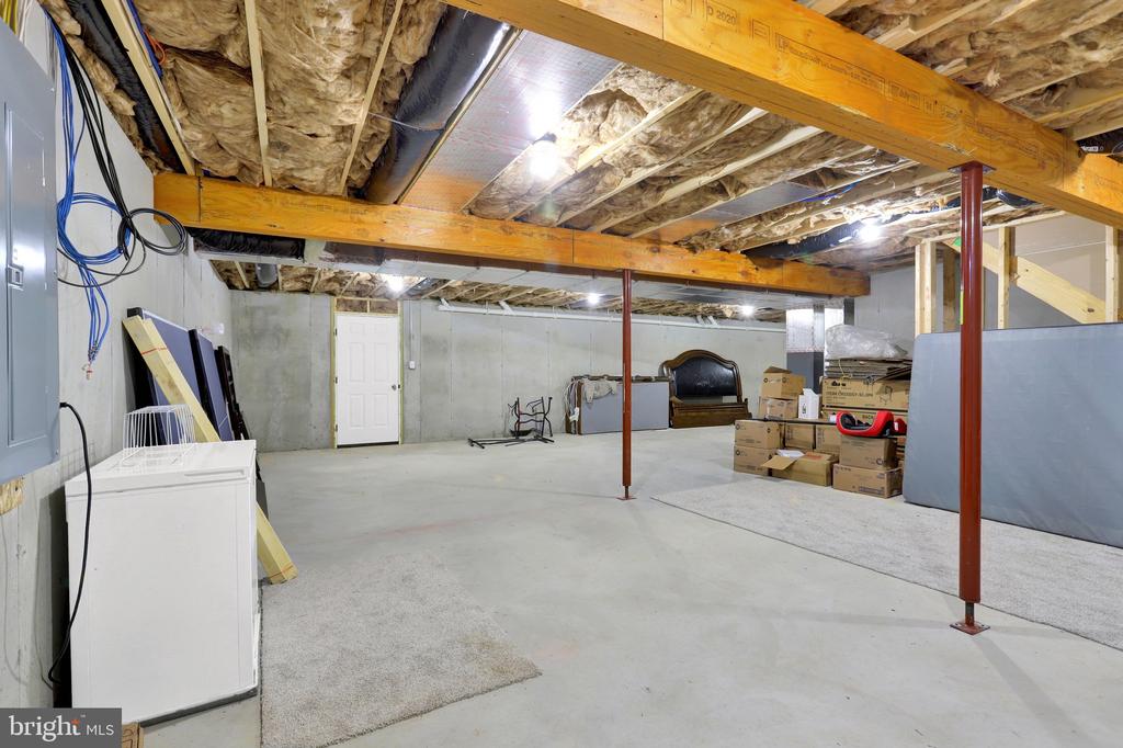 433 HARTFORD DRIVE