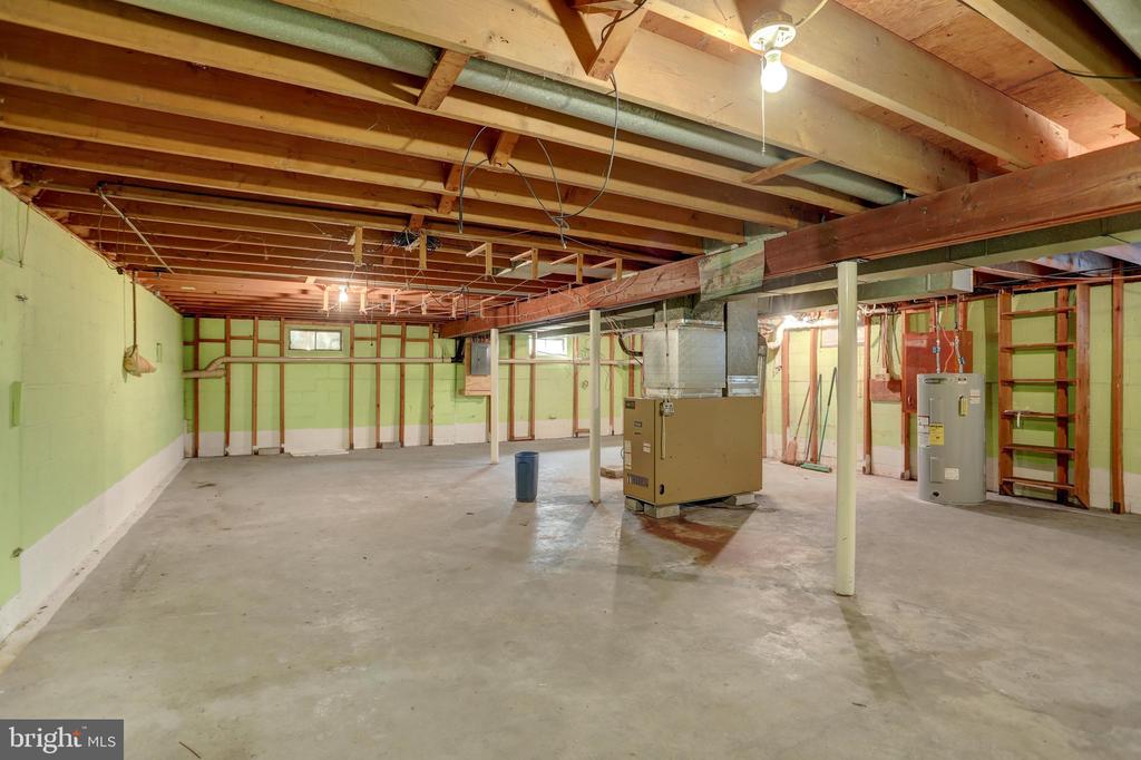 1124 BRANDON DRIVE
